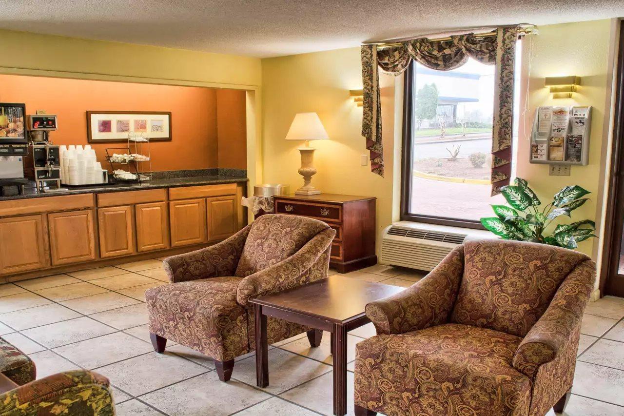 Econo Lodge Richmond Eksteriør billede