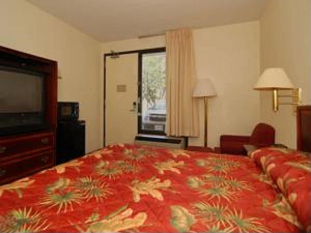 Econo Lodge Richmond Eksteriør billede
